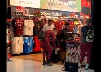 El paso de los futbolistas del Tolima por la tienda de Flamengo