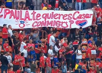 Video: ¡Propuesta de matrimonio durante partido del DIM!