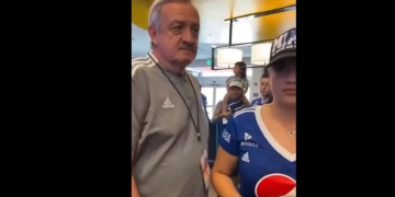 “Millonarios se respeta”: Hinchas le cantan a Enrique Camacho