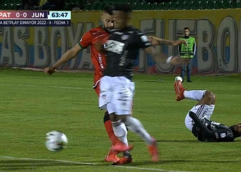 ¿Era afuera? El VAR evitó un penalti a favor del Junior