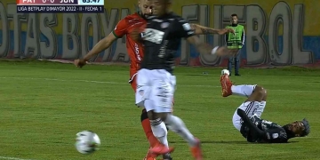 ¿Era afuera? El VAR evitó un penalti a favor del Junior