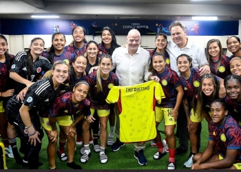 El gesto de las futbolistas de la Selección Colombia con Infantino en el estadio