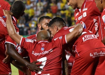 Con un partido menos, América se vuelve a meter a los 8