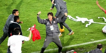 Fue anunciado en Bolivia: ¿Cuántos títulos tiene Gustavo Costas?