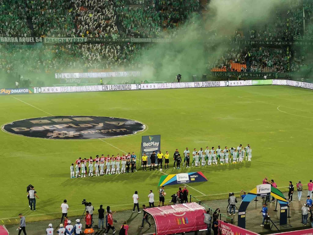 ¡Sorpresiva reacción de los hinchas de Atlético Nacional!