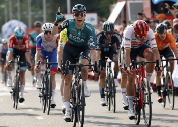 La Vuelta: Sam Bennett ganó la etapa en el sprint de meta