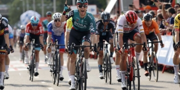 La Vuelta: Sam Bennett ganó la etapa en el sprint de meta