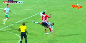 Andrés Andrade: roja directa y disculpas para la tribuna