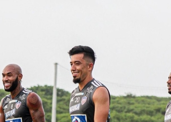 El homenaje del plantel de Junior a la madre de Fernando Uribe