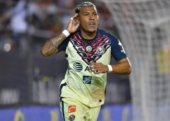 Boca Juniors no se rinde y va, por cuarta vez, por Roger Martínez