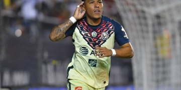 Boca Juniors no se rinde y va, por cuarta vez, por Roger Martínez