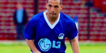 Máyer Candelo y el misterio de la camiseta pisoteada