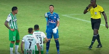 ¡Sebastián Viera le dijo a Jarlan Barrera que cobrara el penalti!