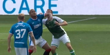 Alfredo Morelos: Codazo y roja directa en Escocia