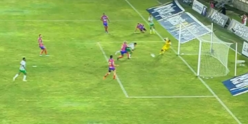 Video: ¿¡Cómo eso no fue gol de Jéfferson Duque!?
