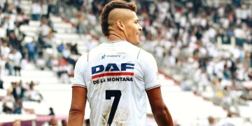 Ayron del Valle cae en el área y fábrica un penal vs. Junior