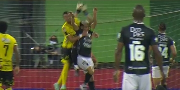 El golpe que noqueó a Teo Gutiérrez. ¡Terminó en la clínica!