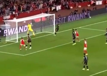 Yerry Mina, tendencia por estas pifias de Dibu Martínez