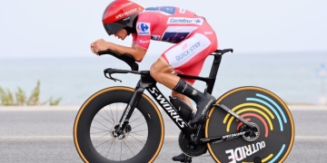 Remco Evenepoel ganó la CRI y sigue de líder de La Vuelta