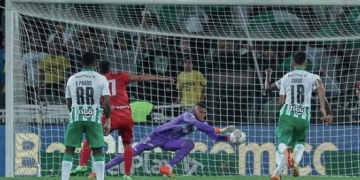 ¿Kevin Mier se adelantó en el penal ante Patriotas?