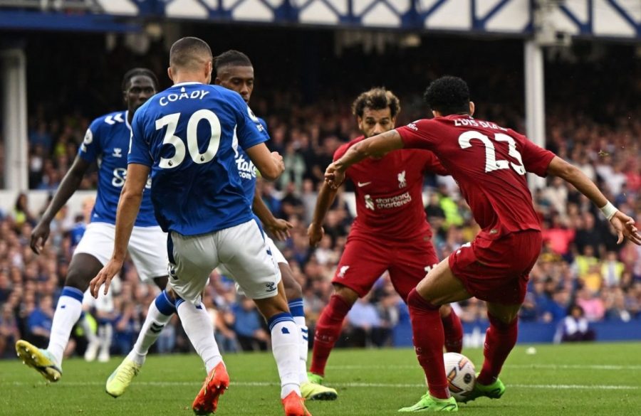 El palo le negó a Luis Díaz un golazo en el derbi contra Everton