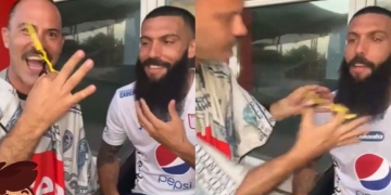 Alejandro Quintana cumpliendo la promesa sobre su barba