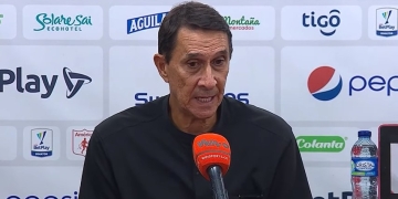 Guimarães: a gusto con Déinner Quiñones y «agradecimiento a la hinchada»