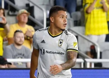 Liga BetPlay: El 'Cucho' Hernández alentó desde la tribuna a su equipo