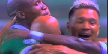 Teo Gutiérrez volvió con gol y su festejo… ¡Abrazo con Máyer Candelo!