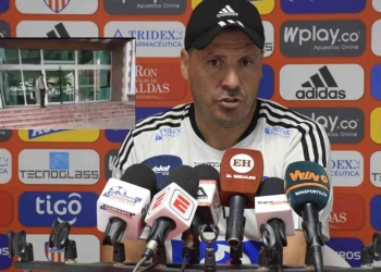Video: Hincha de Junior fue a pedir las maletas de Juan Cruz Real
