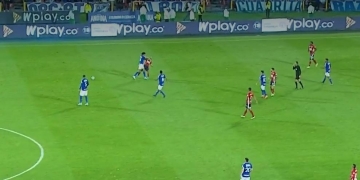 Pegó y fue expulsado: Así fue la roja para Juan Carlos Pereira