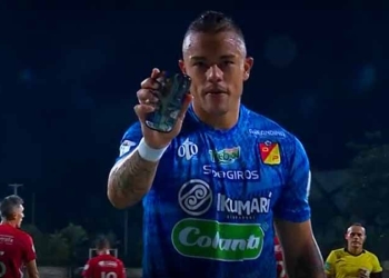 Leo Castro le anotó al DIM y así reaccionó