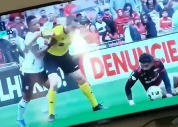 Video: polémica jugada con Jhon Vásquez por la que expulsaron a Gabigol