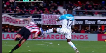 Video: ¡Tremenda patada y roja para Johan Carbonero!