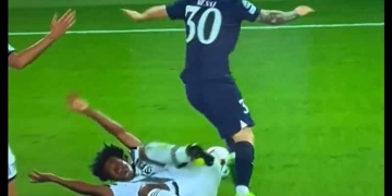 La jugada viral de Cuadrado con Messi. ¡Así fue el choque!