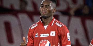 Kevin Andrade: figura y lindo túnel a Jeison Lucumí