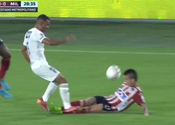 Omar Bertel y la jugada que se reclamó en Junior