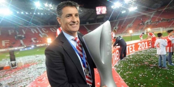 ¿Qué ha ganado Míchel, el nuevo DT de James en Olympiacos?