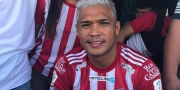 Lo último de Teo Gutiérrez: ¡Se lo vio con el uniforme de Junior puesto!