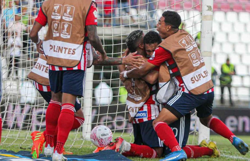 Carlos Bacca apareció en el momento que era: Gol y asistencia para Nelson Deossa