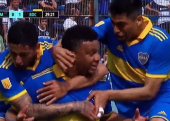 A lo Roberto Carlos: ¡Qué golazo de Frank Fabra con Boca Juniors!