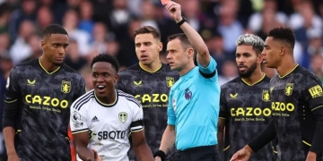 Luis Sinisterra, citado en Leeds para definir qué sigue tras la expulsión