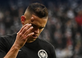 ¡El durísimo golpe de Santos Borré en la Champions League!