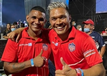 Luis Narváez, otro que extraña a Teo en Junior: "Si Bacca tuviese uno así atrás..."