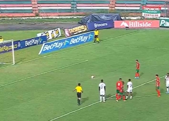 ¡Ay, Cortuluá! Jugándose la permanencia, hay penalti y Féiver Mercado…