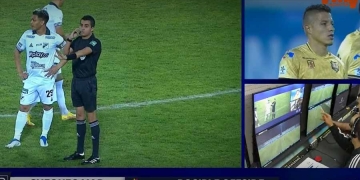 ¿¡Qué pasó!? 5 minutos se tomó el VAR para esta decisión