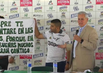El hincha invitado a la presentación de Jorge Luis Pinto y su mensaje