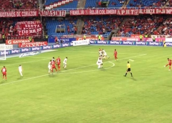 Iago Falque se vuelve loco y marca un golazo de tiro libre