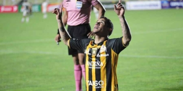 “Oda a Michael Ortega”, “me recuerda a Zico” y “me retrotrae a Maradona”