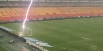 ¡Qué susto! Rayo cayó en El Campín